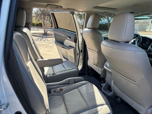 Used 2015 Toyota Highlander Limited image 20