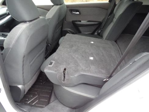 Used 2021 Nissan Rogue SV image 37