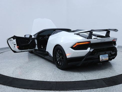 Used 2019 Lamborghini Huracan Performante image 10