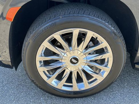 Used 2022 Cadillac Escalade Premium Luxury image 13