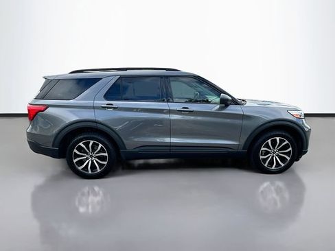 Used 2022 Ford Explorer XLT w/ Equipment Group 202A AWD/4WD image 5