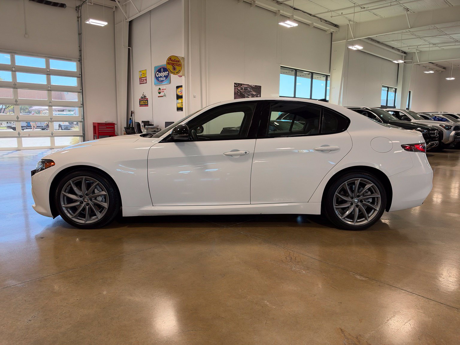 Used 2025 Alfa Romeo Giulia RWD image 2