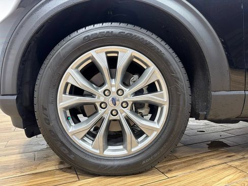 Used 2023 Ford Explorer XLT w/ Equipment Group 202A AWD/4WD image 18