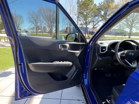 Certified 2021 Hyundai Venue SEL image 34