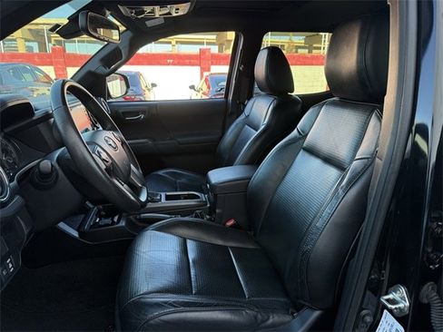 Used 2022 Toyota Tacoma TRD Off-Road w/ Technology Package image 28
