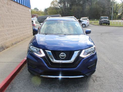 Used 2020 Nissan Rogue SV image 2