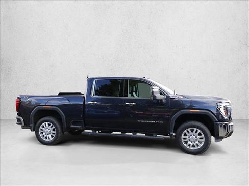 Used 2024 GMC Sierra 2500 SLT w/ SLT Convenience Package AWD/4WD image 4