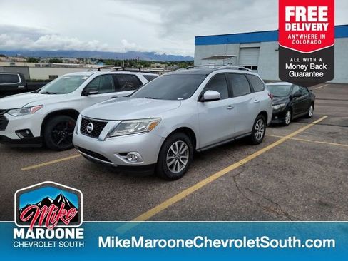 Used 2013 Nissan Pathfinder SV FWD image 1
