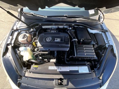 Used 2017 Volkswagen Golf R 4-Door image 13