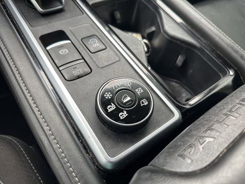 Used 2023 Nissan Pathfinder SL image 29