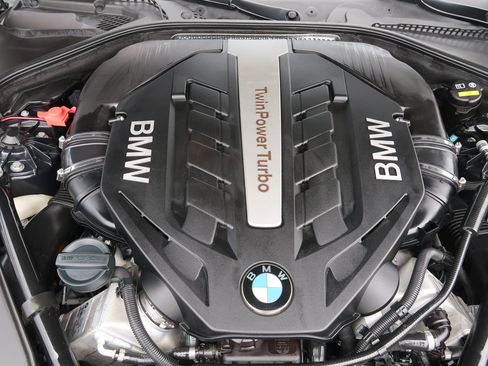 Used 2014 BMW 550i Sedan RWD image 40