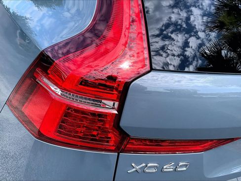 Used 2022 Volvo XC60 B5 Momentum w/ Advanced Package FWD image 29