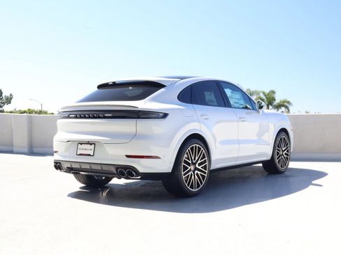 New 2026 Porsche Cayenne Coupe AWD/4WD image 9