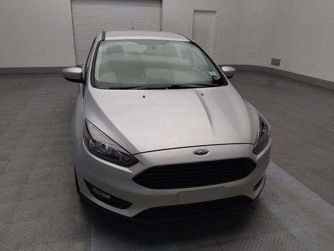 Used 2018 Ford Focus SE w/ SE Appearance Package image 14