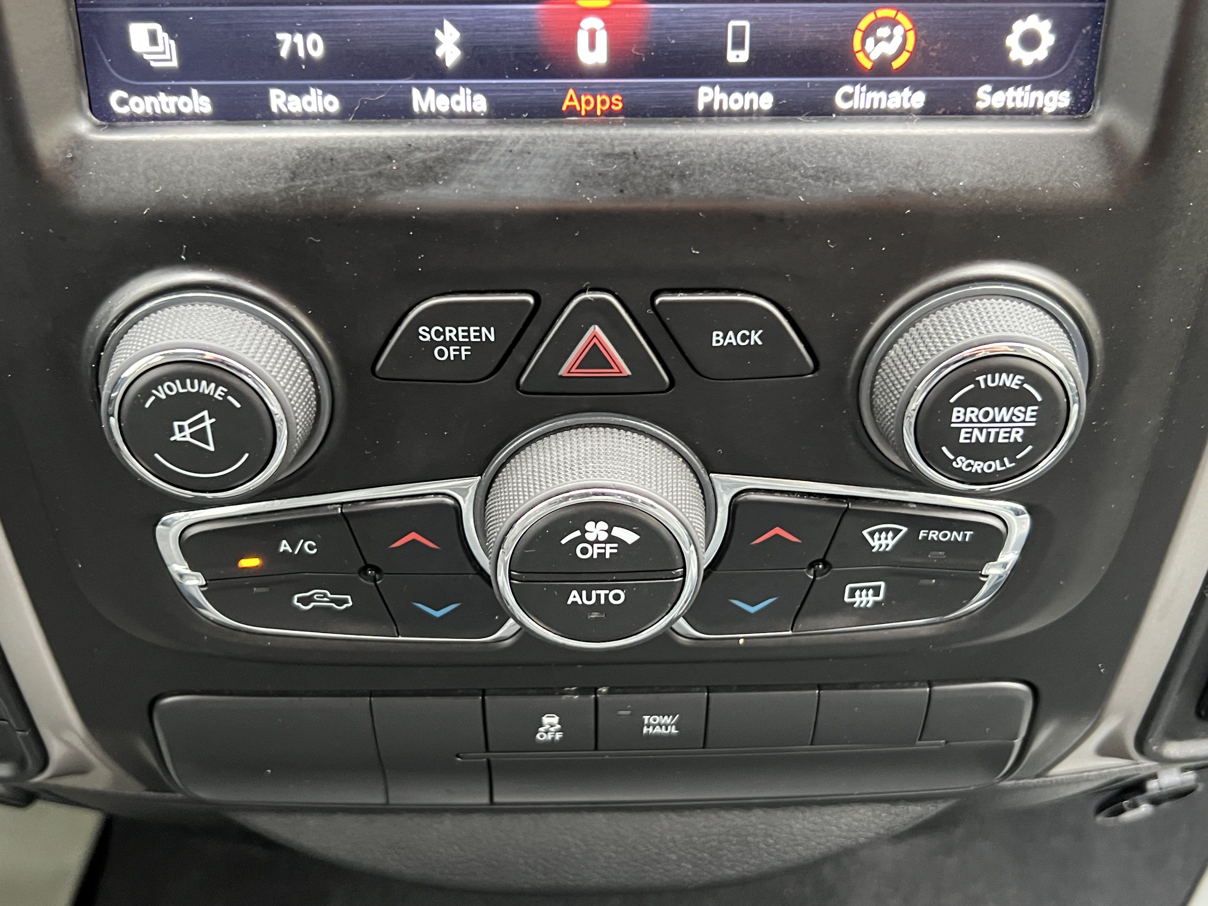 Used 2019 RAM 1500 Classic SLT w/ Luxury Group AWD/4WD image 28