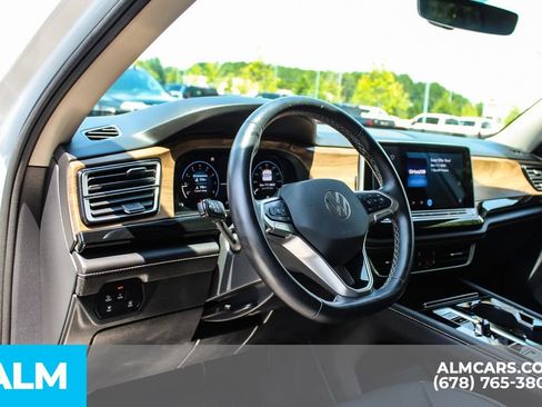 Used 2025 Volkswagen Atlas SE FWD image 31