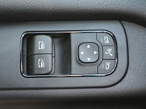 Used 2023 Mercedes-Benz Sprinter 2500 image 23