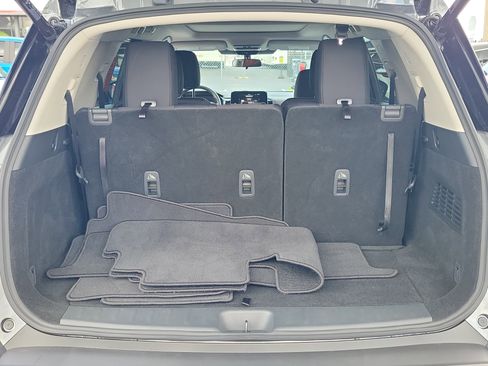 Certified 2025 Nissan Pathfinder SV w/ SV Premium Package FWD image 6