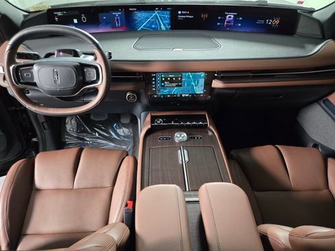 New 2026 Lincoln Navigator Reserve AWD/4WD image 16
