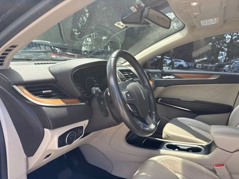 Used 2019 Lincoln MKC Select w/ Select Plus Package AWD/4WD image 17