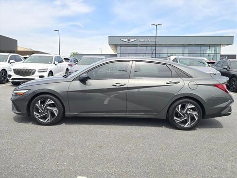 Used 2025 Hyundai Elantra Sport image 6