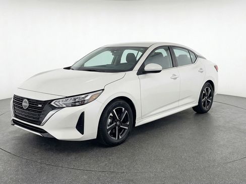 Used 2025 Nissan Sentra SV image 3