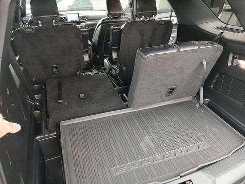 Used 2020 Ford Explorer XLT w/ Equipment Group 202A AWD/4WD image 9