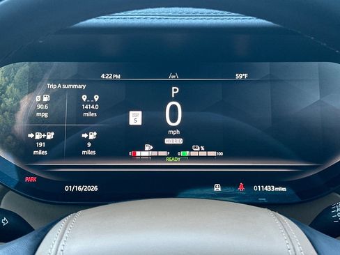 Used 2025 Land Rover Range Rover SE image 18