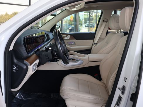Certified 2025 Mercedes-Benz GLS 450 4MATIC image 10