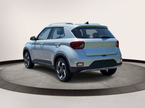 Used 2021 Hyundai Venue SEL FWD image 3