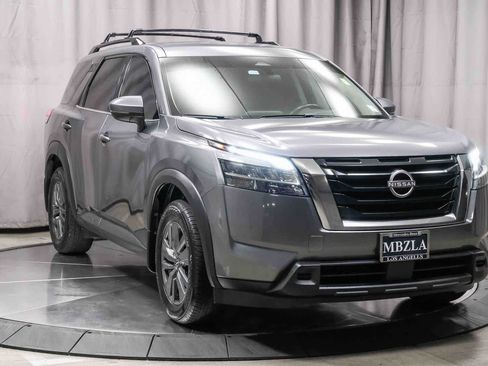 Used 2022 Nissan Pathfinder SV FWD image 5