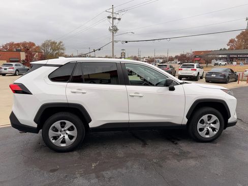 Used 2022 Toyota RAV4 LE w/ Carpet Mat Package (TMS) image 7