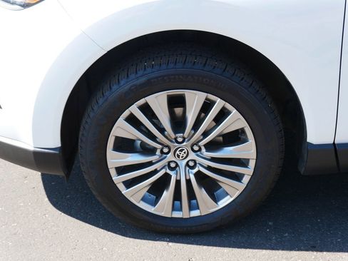 Certified 2024 Toyota Venza Limited AWD/4WD image 8