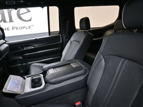 Used 2023 Jeep Grand Wagoneer Series II AWD/4WD image 23