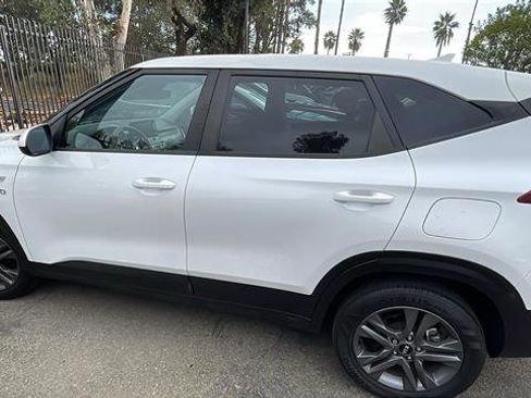 Used 2021 Kia Seltos LX image 5