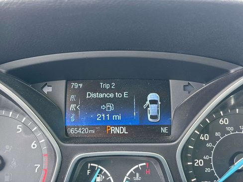 Used 2018 Ford Focus SE w/ SE Appearance Package image 18