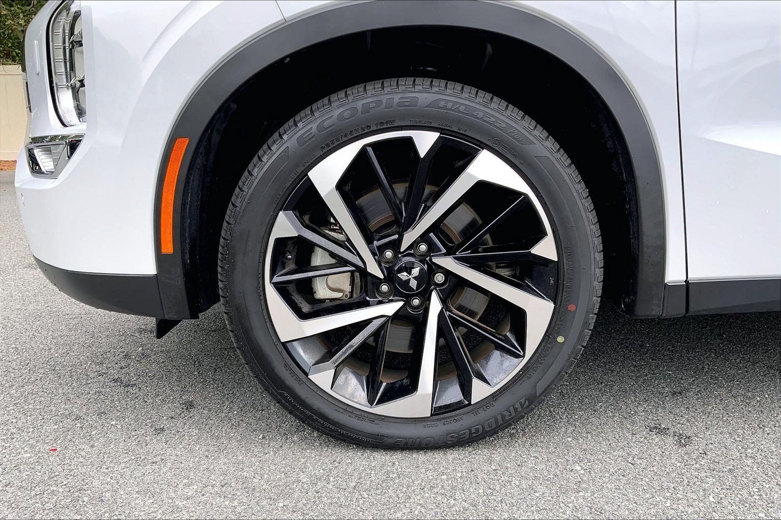 Used 2025 Mitsubishi Outlander 4WD Plug-In Hybrid image 10