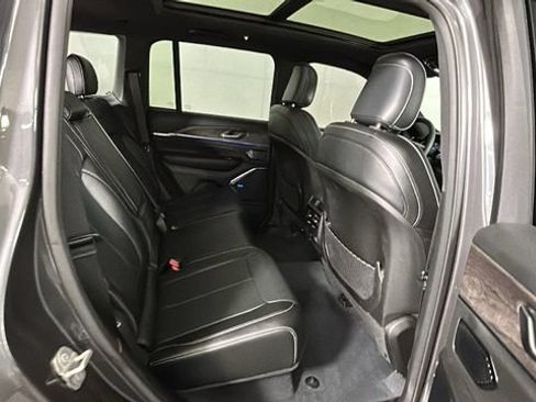Used 2023 Jeep Grand Cherokee Overland AWD/4WD image 30