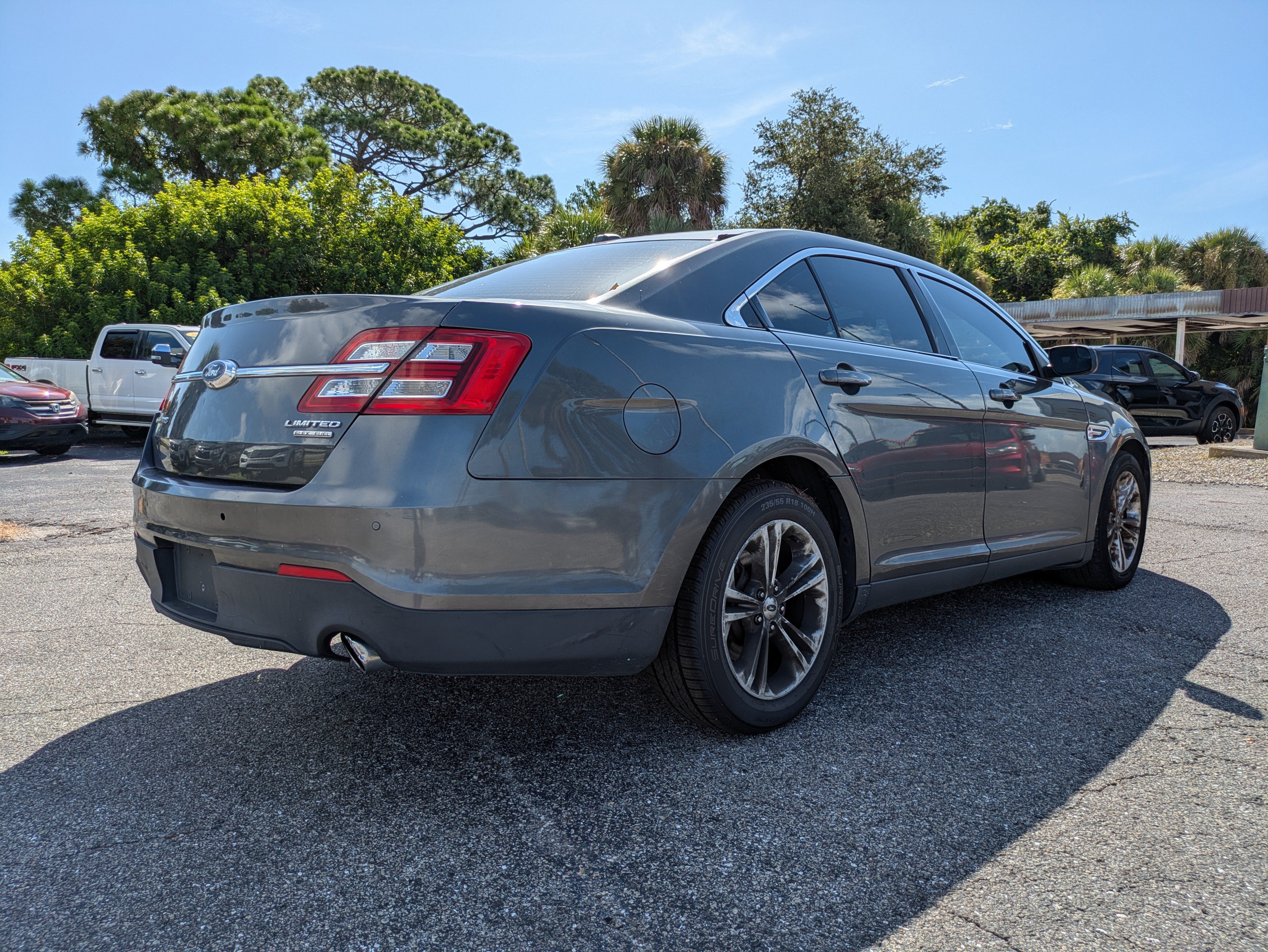 Used 2015 Ford Taurus SEL FWD image 4