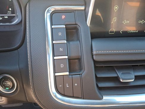 Used 2023 GMC Yukon AT4 image 12