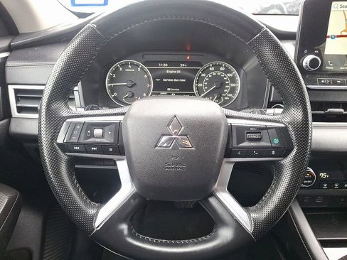 Used 2024 Mitsubishi Outlander SE image 19