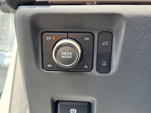 Certified 2025 Ford Expedition Active AWD/4WD image 19