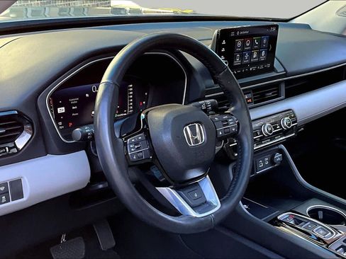 Used 2023 Honda Pilot Elite image 18