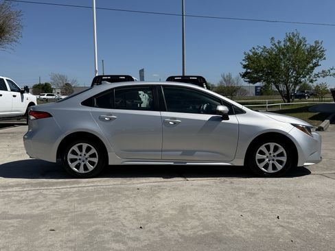 Used 2024 Toyota Corolla LE image 3