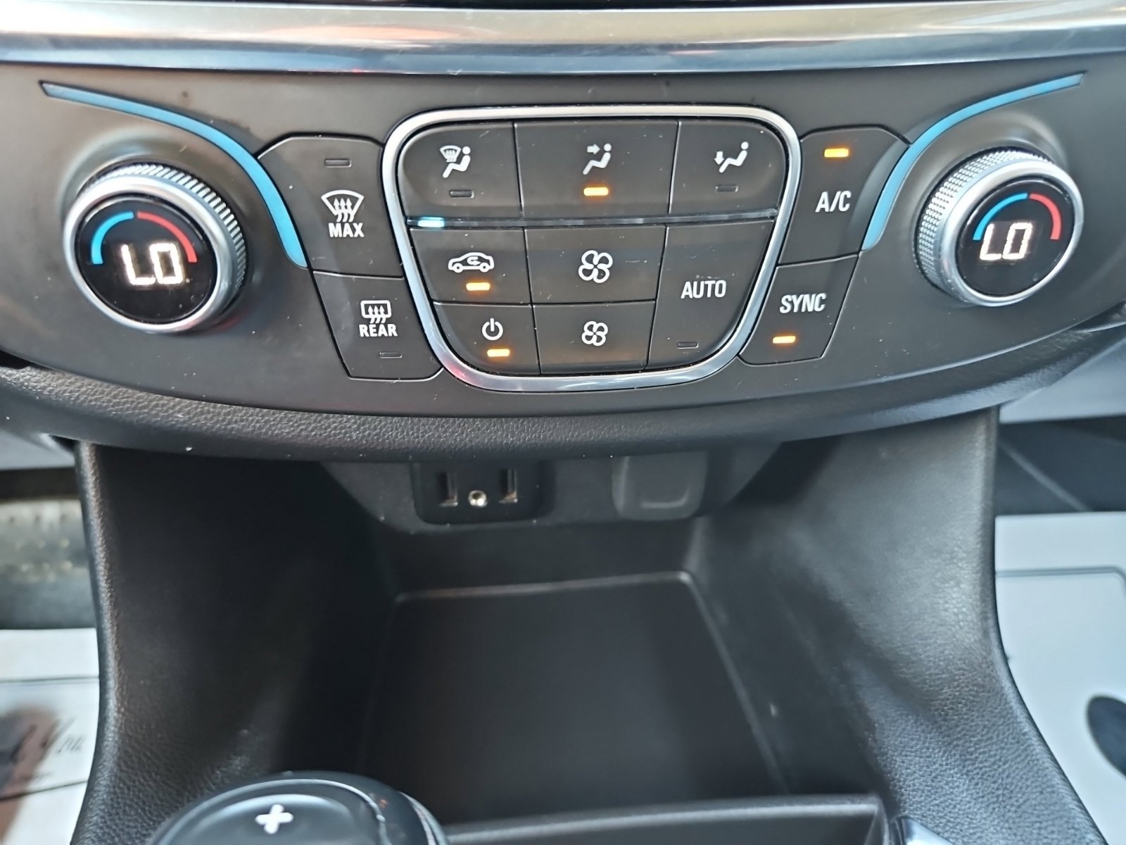 Used 2018 Chevrolet Traverse LS AWD/4WD image 28
