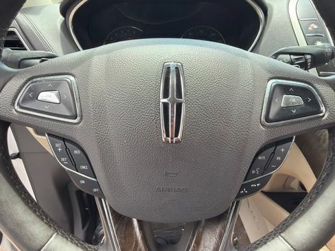Used 2018 Lincoln MKX Reserve w/ Lincoln MKX Climate Package AWD/4WD image 22