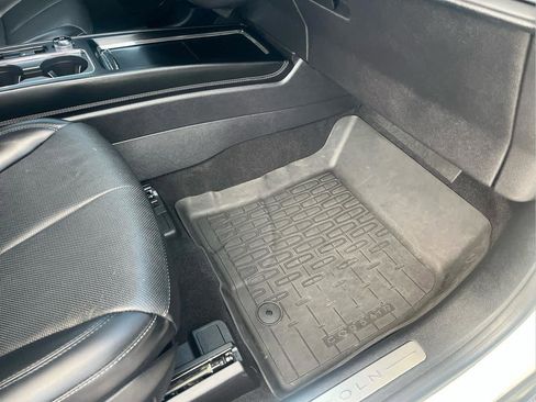 Used 2023 Lincoln Corsair Reserve w/ Jet Appearance Package image 14