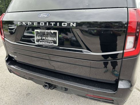 Used 2025 Ford Expedition Active RWD image 4