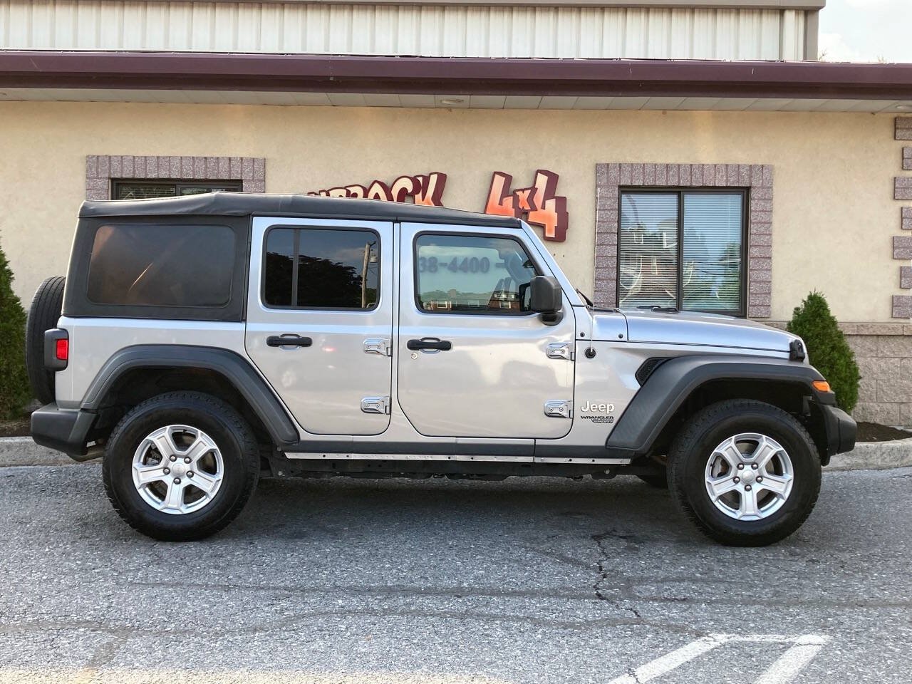 Used 2020 Jeep Wrangler Unlimited Sport S AWD/4WD image 32