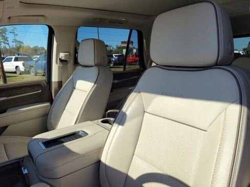 Used 2023 GMC Yukon Denali AWD/4WD image 11